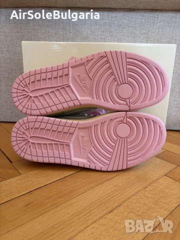 Jordan 1 x Travis Scott Shy Pink Size EUR 41/ UK 7 Brand New With Box 📦 , снимка 6 - Маратонки - 55728487