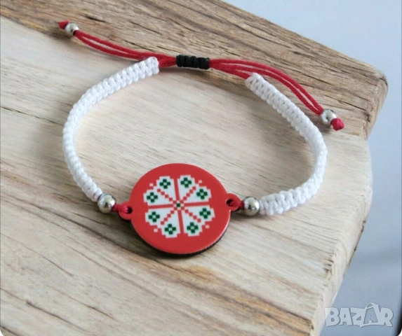 Ръчно плетена гривна с българска шевица – символ на традиция 🇧🇬, снимка 2 - Гривни - 53901858