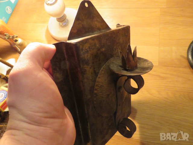 Старинен метален свещник с свещ от 70те с надпис - занаятчийска красива изработка за твоята механа, снимка 2 - Декорация за дома - 39120616