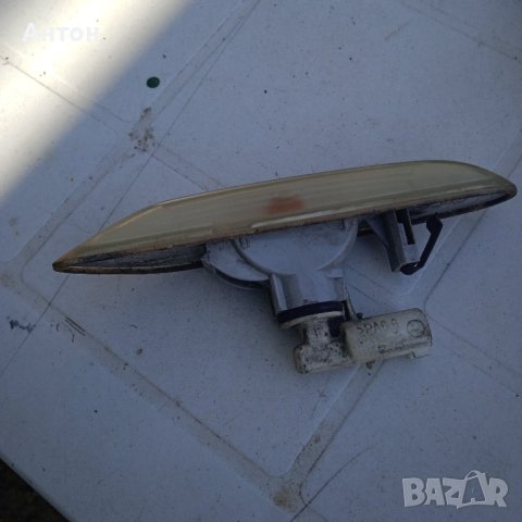 Мигач за калник БМВ Е 90 бял 