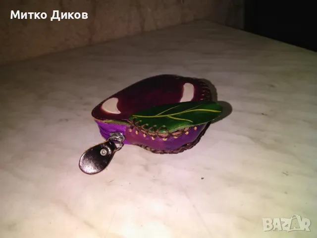Портфейлче Арт ябълка лилава ново естествена кожа 95х82мм, снимка 5 - Портфейли, портмонета - 50026041