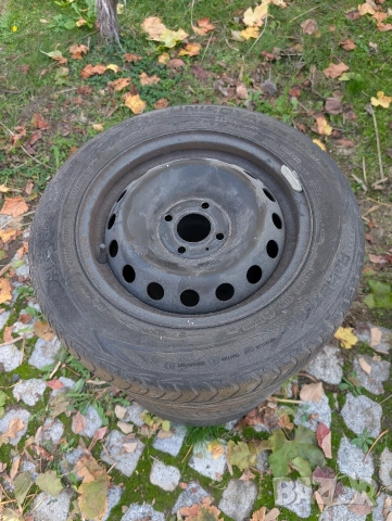 джанти с зимни гуми 14/4×100, снимка 2 - Гуми и джанти - 52606780