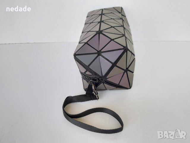 Дамска чанта Хамелеон несесер с триъгълни елементи. Подходяща за подарък за , снимка 5 - Чанти - 31216134