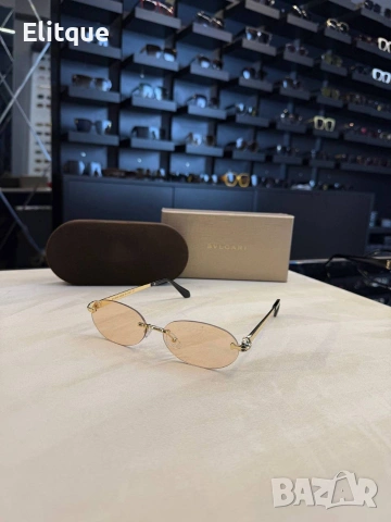 очила с черен обикновен калъф и ув защита bvgari 