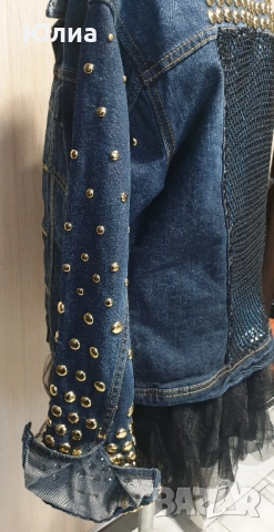 дънково яке с капси и дантела