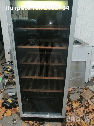 витрина за вино 