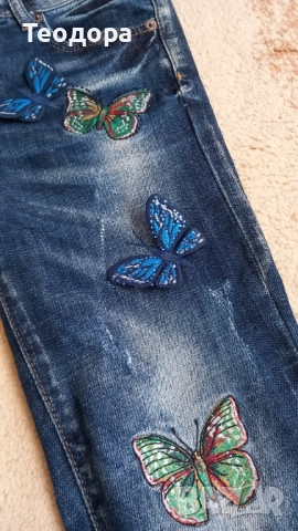 Дънки с 3Д пеперуди