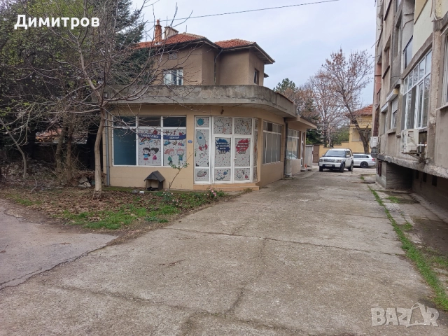 Продавам партерни търговски помещения