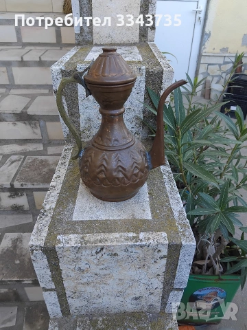 Античен меден ибрик.