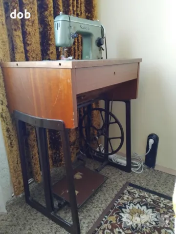 Стара Шевна Машина NAUMANN, снимка 5 - Шевни машини - 49872591