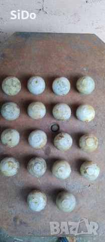 18 бр.отляти бели топки тип камък с размери:5-5-5см