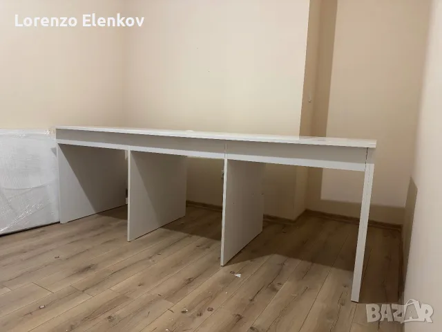 Две работни бюра