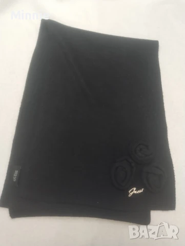 Guess зимен шал 