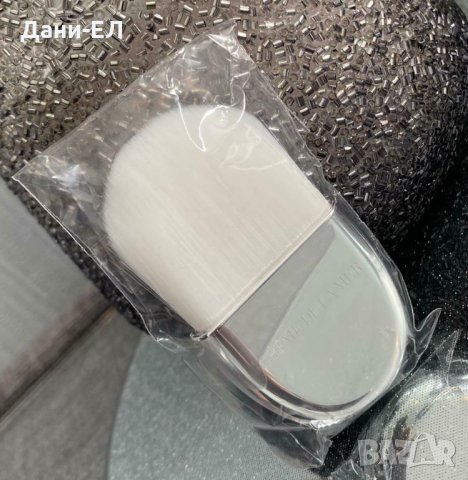 Crème De La Mer Малка четка за фон-дьо-тен - Нова