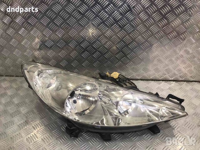 Десен фар Peugeot 207,2008г.(счупена щипка)