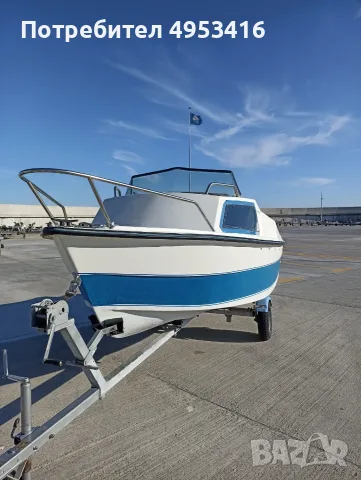 Моторна яхта EROS 430 с кабина за 4 души + Evinrude 9.8 к.с. + колесар, снимка 2 - Воден транспорт - 56137673