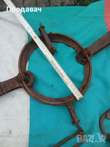 Стар кован капан