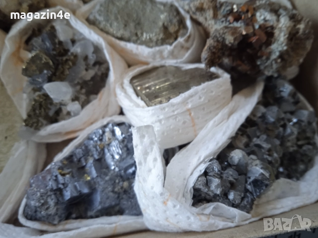 Sale, Кутия с минерали от България,естествени кристали и камъни, за колекционери геолози любители, , снимка 3 - Колекции - 51854546
