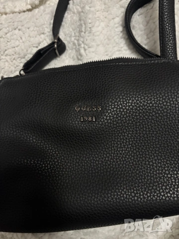 Дамска чанта Guess, снимка 2 - Чанти - 52487133