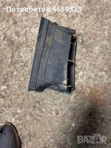 Десен въздуховод на предната очиларка на Ауди Audi A8 D4 H4 само за 50лв. 4H0129628AB, снимка 2 - Части - 52541463