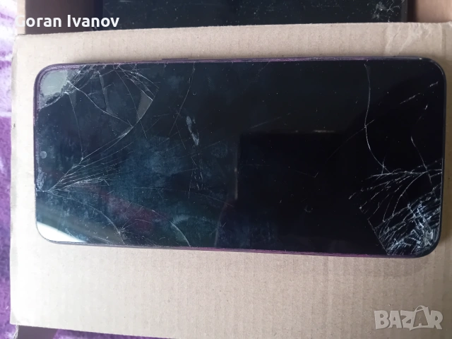 Продавам  black view a55 телефона е работещ  но с чупен дисплеи