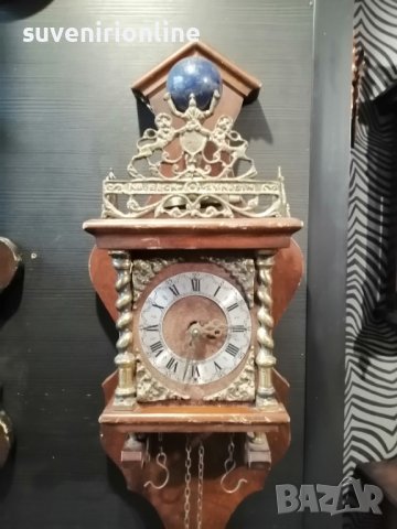 Дървен механичен часовник с месингови детайли, снимка 3 - Антикварни и старинни предмети - 38637843