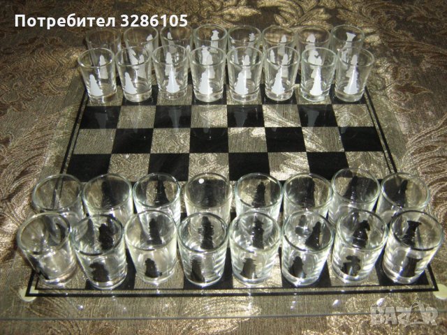 Стъклен шах  със стъклена основа за ценители, снимка 1 - Шах и табла - 35475471