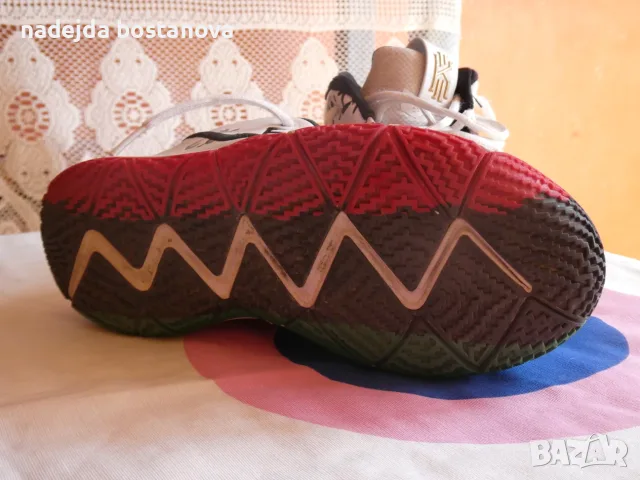 продавам баскетболни маратонки kyrie 4 BHM,номер 36, снимка 3 - Маратонки - 55901298