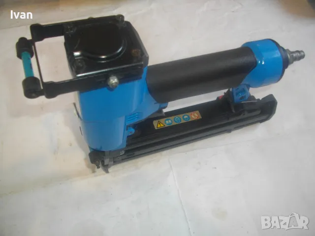 Made in ITALY ПРОФЕСИОНАЛЕН ИТАЛИАНСКИ ОРИГИНАЛЕН ПНЕВМАТИЧЕН ТАКЕР FASCO ЗА ПИРОНИ 40мм ПОЧТИ НОВ , снимка 7 - Други инструменти - 49427375