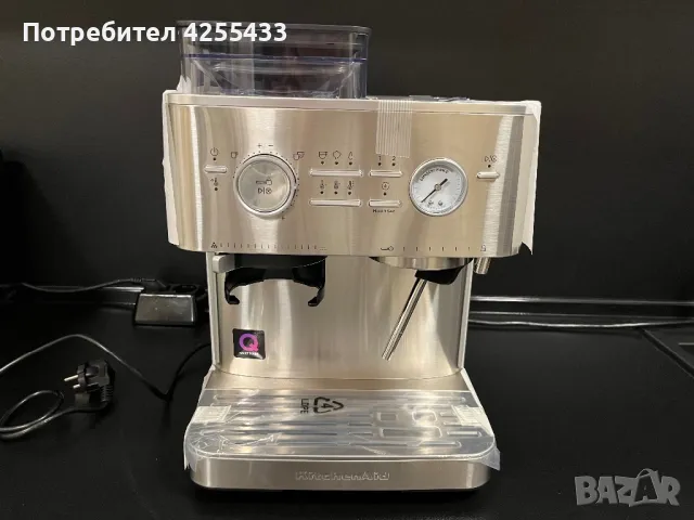 Стилна полуавтоматична кафемашина за експресо