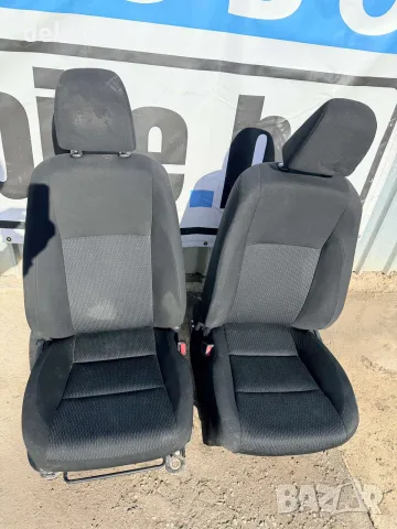 Предни седалки от Toyota Corolla 1.6i Valvematic Comfort, 132 ph., engine 1ZRV, 6 sp., 2015
