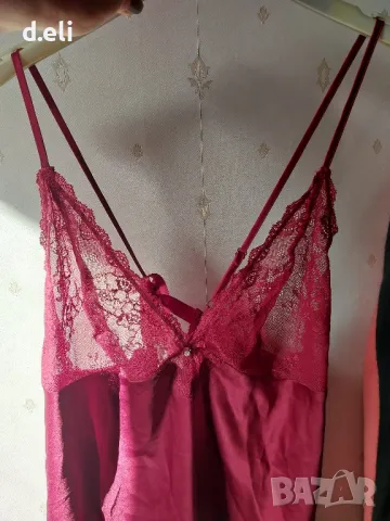 Triumph Size L Две нови нощници от плътен сатен.