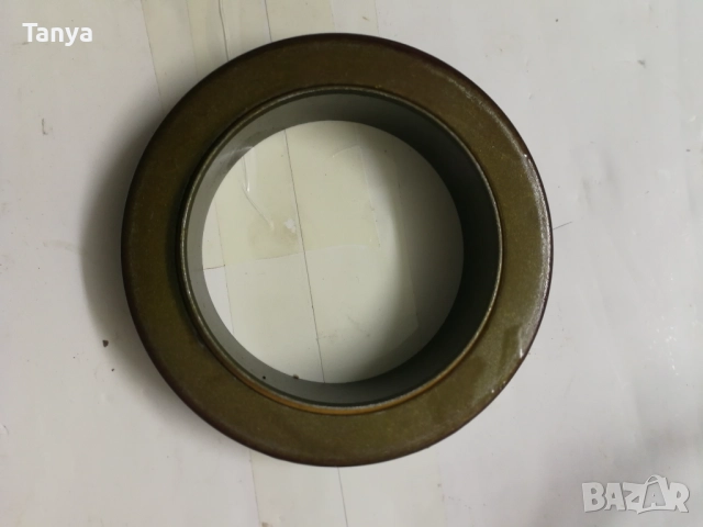 Семеринг колянов вал 9Y9895 Caterpillar, снимка 2 - Селскостопанска техника - 52812751