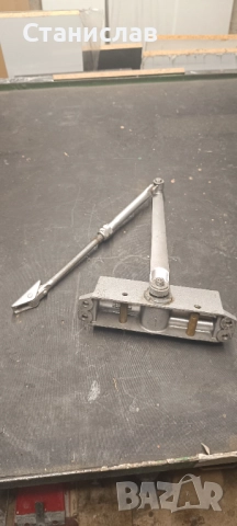 Автомат за плавно затваряне на врати