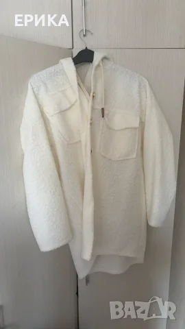 Дамско яке с качулка BERSHKA