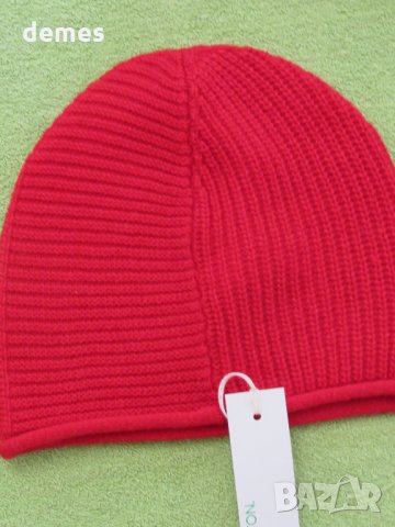 Дамска шапка United Colors of Benetton-вишнево червен цвят, снимка 4 - Шапки - 30779171