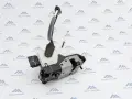 9812500780 Брава на предна дясна врата Peugeot 208 I, снимка 1
