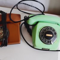 Стари домашни телефони 15лв за брой Двата 25лв. , снимка 1 - Антикварни и старинни предмети - 40521781