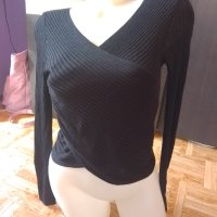 Черна блуза интересен модел, снимка 2 - Блузи с дълъг ръкав и пуловери - 42909698