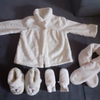 Прекрасно палто, шал, ръкавички и обувчици 12-18 мес, снимка 1 - Бебешки якета и елеци - 30942855
