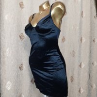 Hunkemoller S/M Моделираща рокля от плътен еластичен сатен , снимка 2 - Рокли - 44270026