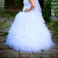 Булчинска рокля с камъни, снимка 1 - Сватбени рокли - 31531472