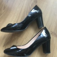Черни, лачени обувки, снимка 2 - Дамски обувки на ток - 24737140