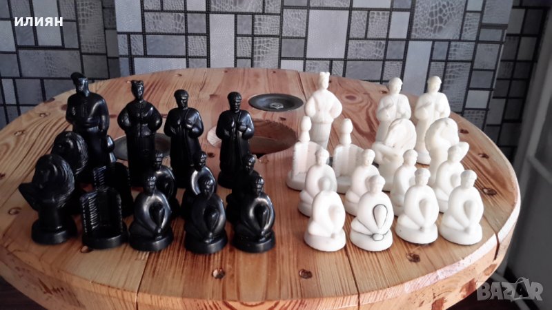 Пластмасови фигури за шах имат забележки и липси, на бялите липсва царя и на една пешка няма глава, , снимка 1