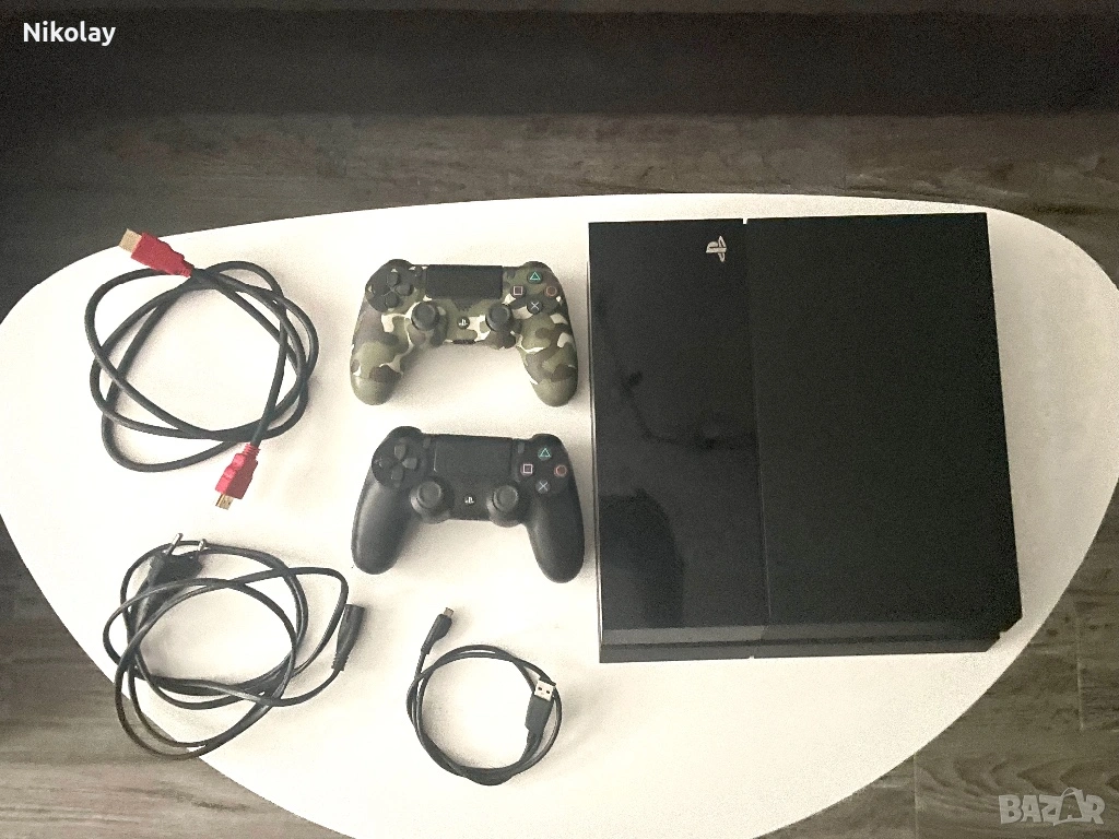 PlayStation 4 (PS4) 500GB + 2 оригинални контролера, снимка 1