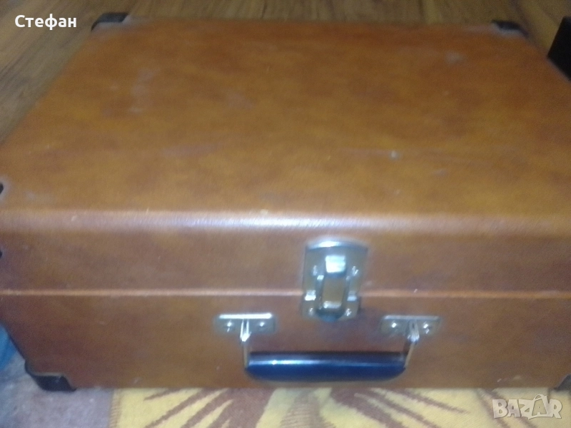 Грамофон със вградени говорители и усилвател в куфар , снимка 1