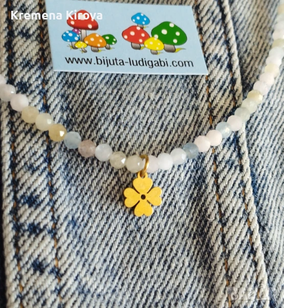 Чокър с естествени камъни морганит и детелинка от златна стомана. Бижута Луди гъби., снимка 1