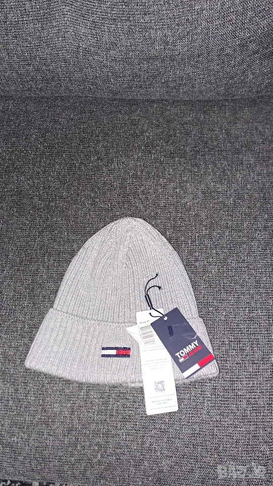 Зимна шапка Tommy JEANS , снимка 1