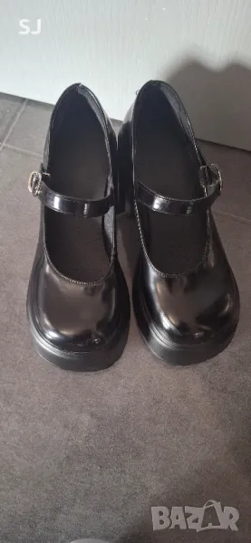 Дамски черни обувки с дебел ток и платформа., снимка 1