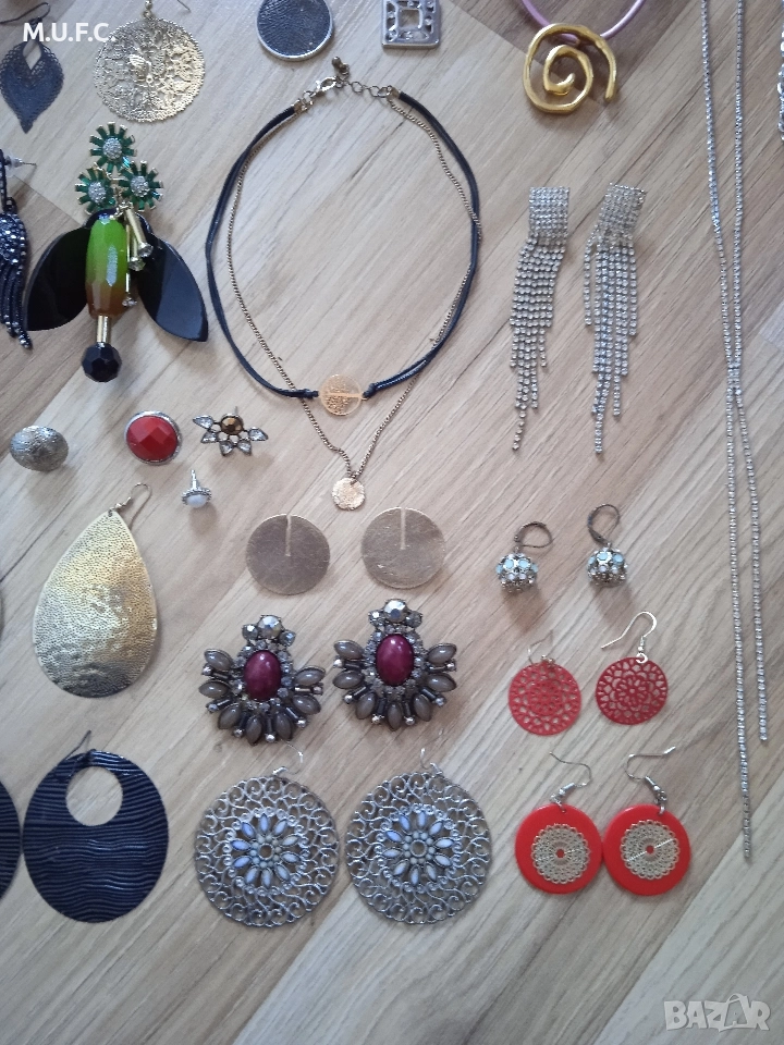 Бижута всичко общо=24лв., снимка 1